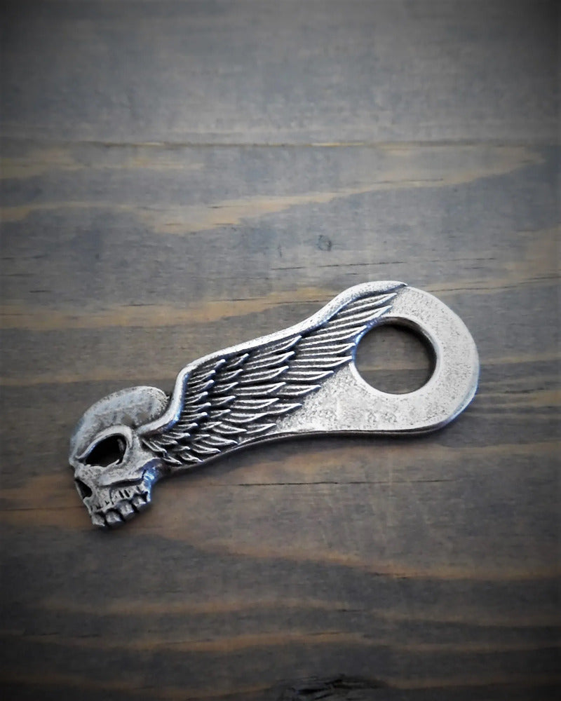 BBH-3 Skull Wing Bell Hanger